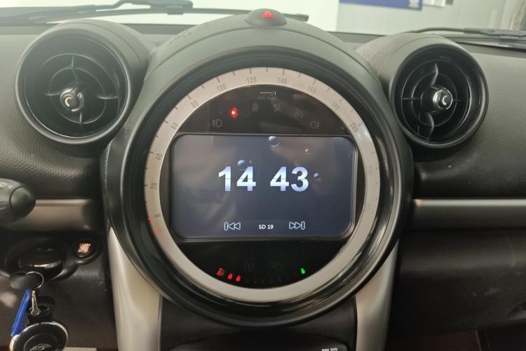 MINI Countryman 2014款 1.6L ONE中控内饰16