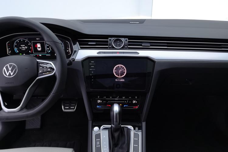 大众 迈腾 2023款 200万辆纪念版 330TSI DSG豪华型中控内饰16