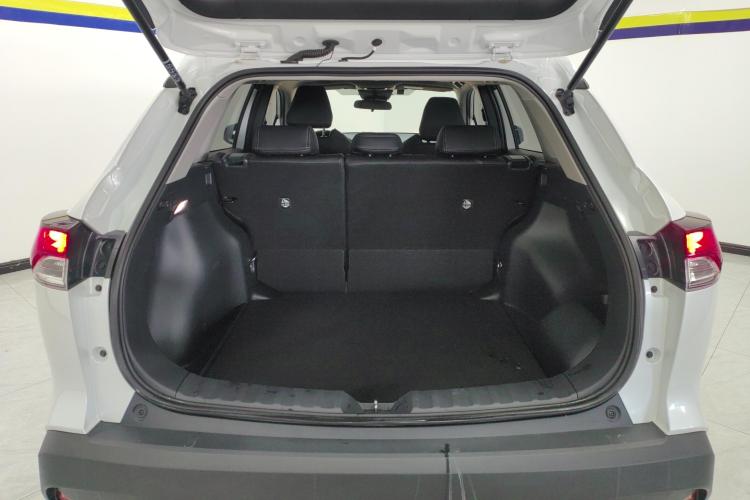 丰田 锋兰达 2023款 2.0L 智能电混双擎 领先版机舱底盘23