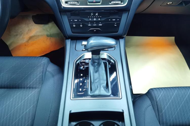 红旗H7 2017款 1.8T 技术型中控内饰18