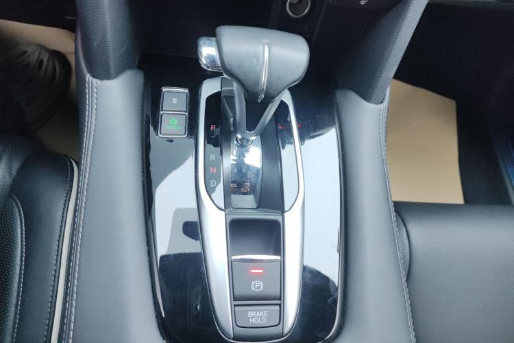 本田UR-V 2017款 240TURBO 两驱豪华版 国V中控内饰18