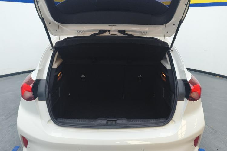 福特 福克斯 2022款 两厢 EcoBoost 180 自动竞速版机舱底盘23