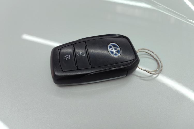 丰田 锋兰达 2023款 2.0L 智能电混双擎 领先版中控内饰11