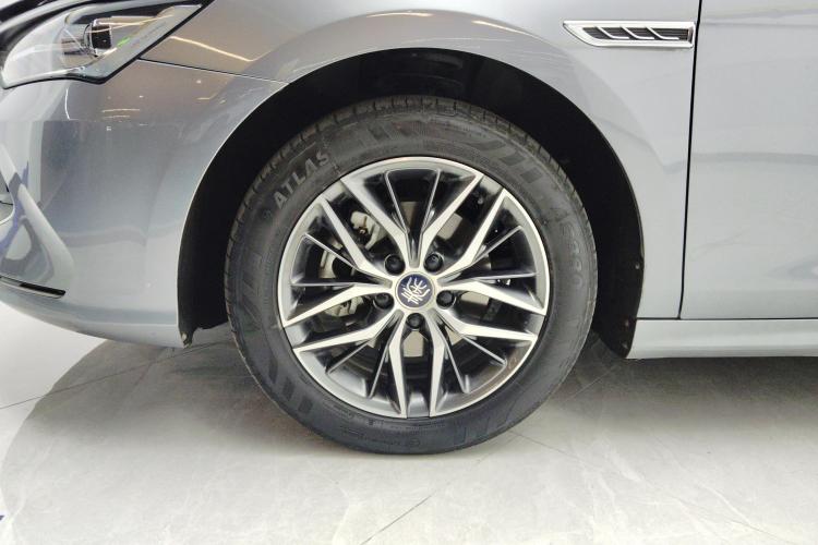 比亚迪 秦PLUS 2021款 DM-i 120KM 尊贵型车身外观10