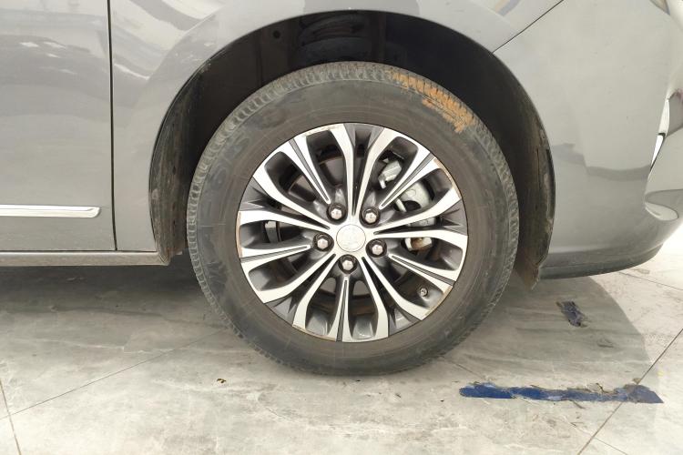 别克GL8 2022款 陆上公务舱 652T 豪华型车身外观10