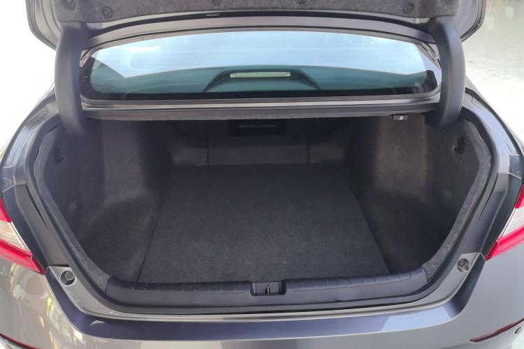 本田 雅阁 2018款 260TURBO 精英版 国VI机舱底盘23