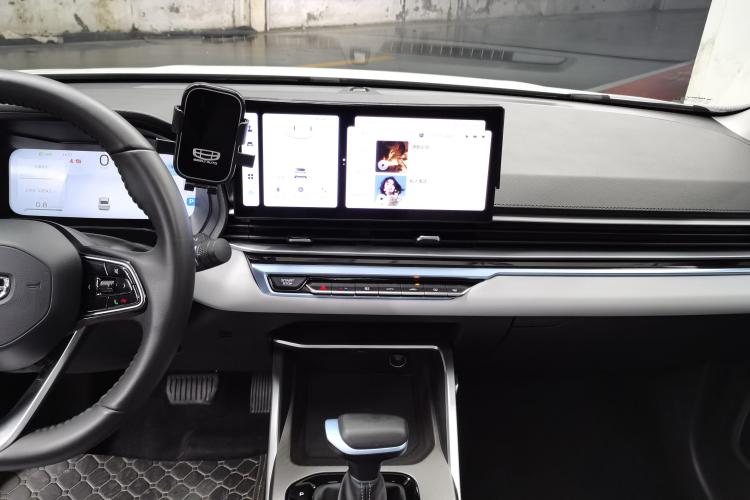 吉利汽车 帝豪 2023款 第4代冠军版 1.5L CVT旗舰型中控内饰16