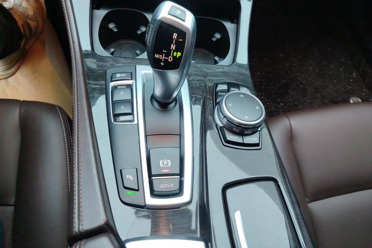 宝马5系 2017款 525Li 豪华设计套装中控内饰18