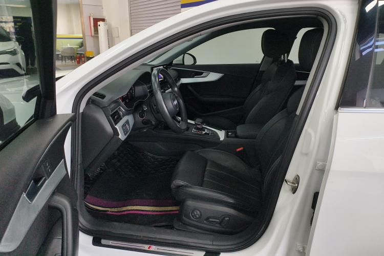 奥迪A4L 2020款 40 TFSI 时尚动感型中控内饰19