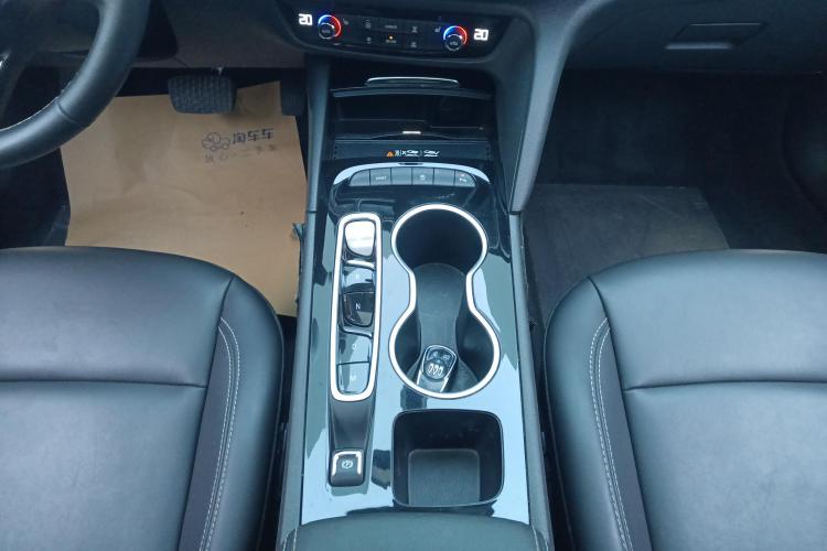 别克 君威 2024款 25T 超享版中控内饰18