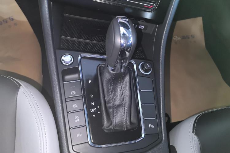 大众 宝来 2023款 300TSI DSG尊行版中控内饰18