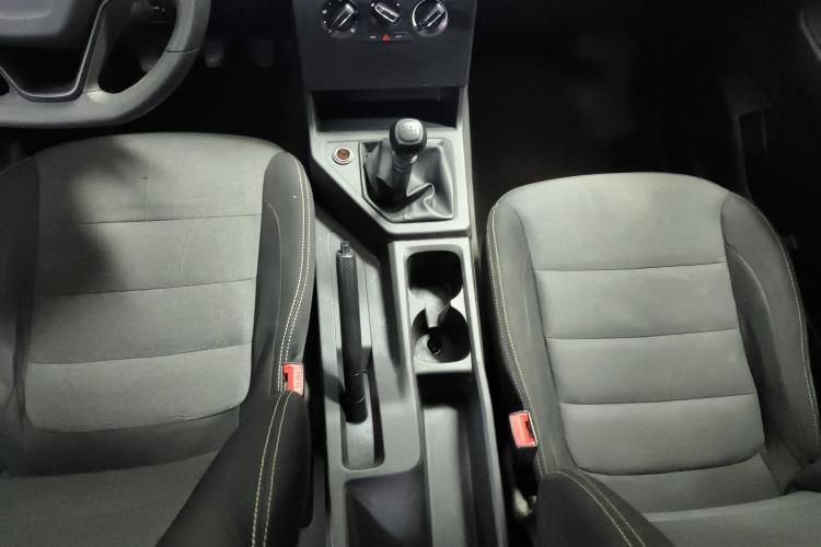 五菱汽车 五菱宏光PLUS 2020款 1.5L 手动标准型 7座中控内饰18