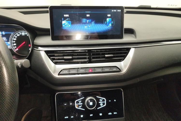 红旗H5 2022款 经典款 改款 1.5T DCT旗韵版中控内饰16