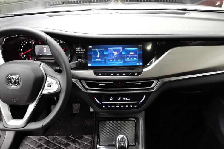 长安CS35PLUS 2019款 1.6L 手动畅联版中控内饰16