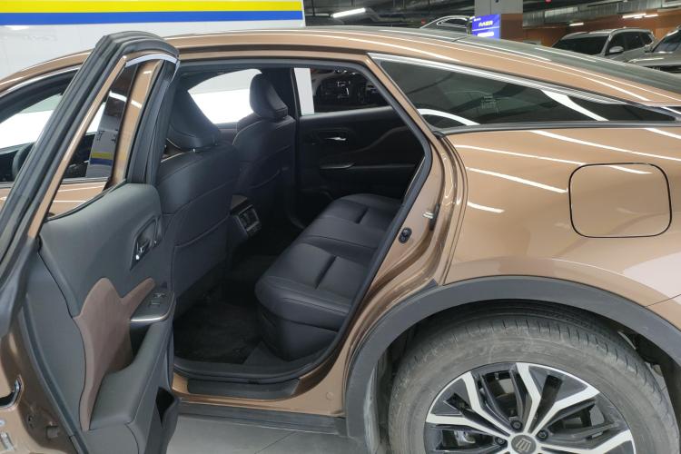 丰田 皇冠(进口) 2023款 2.5L SportCross HEV两驱尊贵版中控内饰21