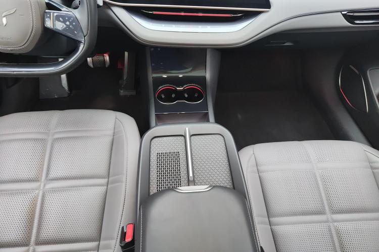 红旗EH7 2024款 690 Pro中控内饰18