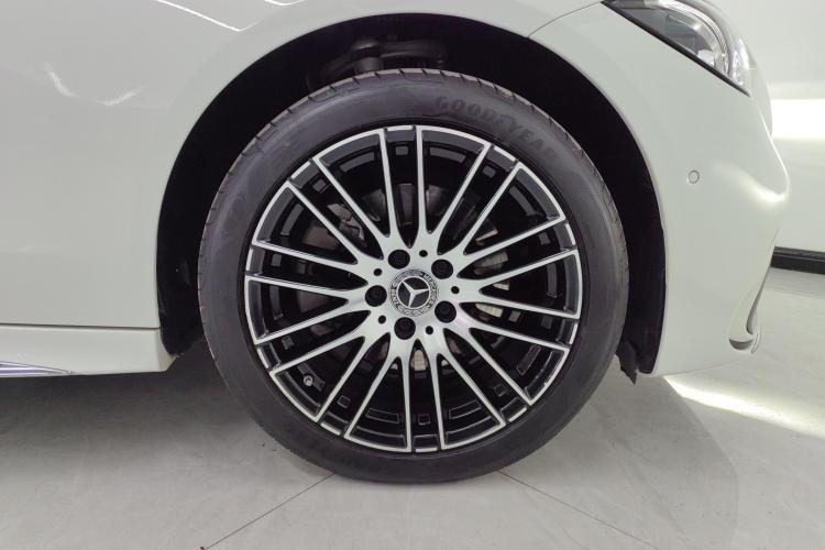 奔驰C级 2023款 改款 C 200 L 运动版车身外观10