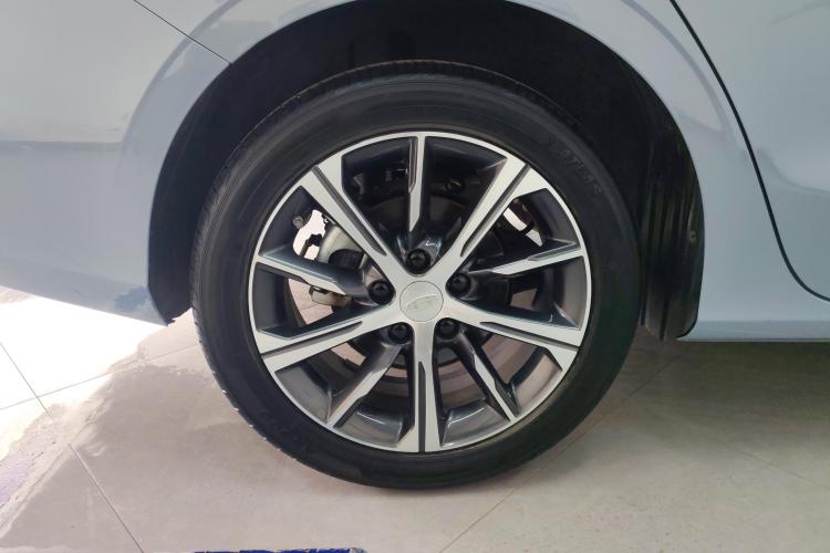 吉利汽车 帝豪 2023款 第4代冠军版 1.5L CVT旗舰型车身外观10