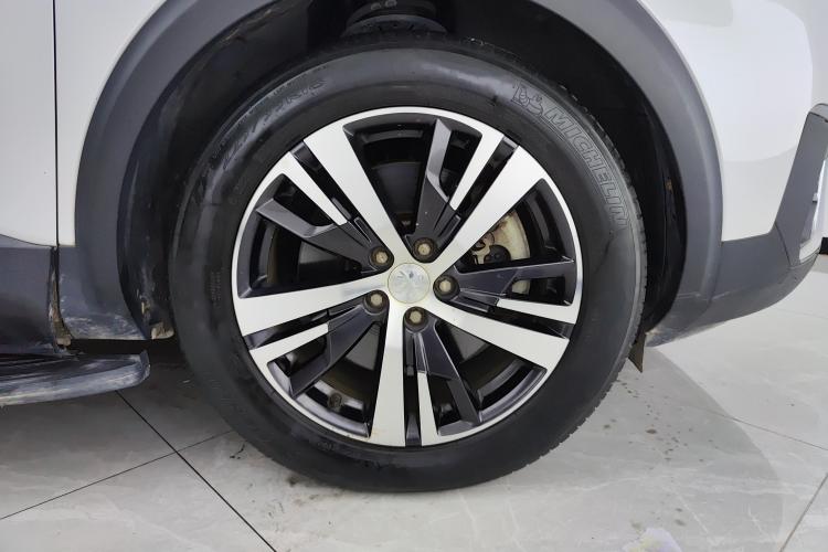 标致5008 2019款 400THP 5座精英版车身外观10