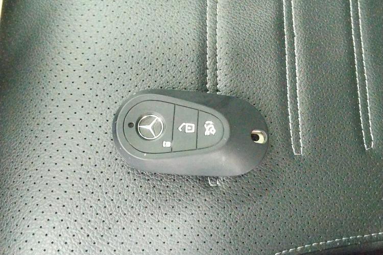 奔驰C级 2022款 改款 C 200 L 运动版中控内饰11