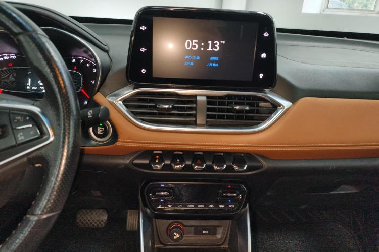 宝骏510 2017款 1.5L 自动豪华型中控内饰16