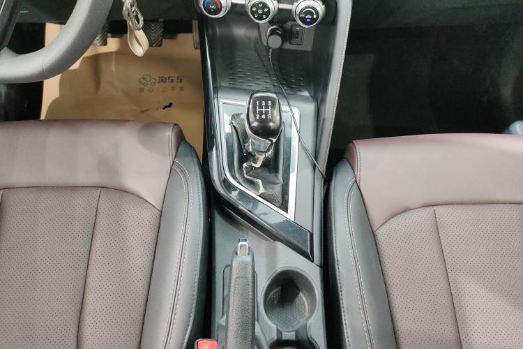 长安CS15 2019款 1.5L 手动进取型 国VI中控内饰18