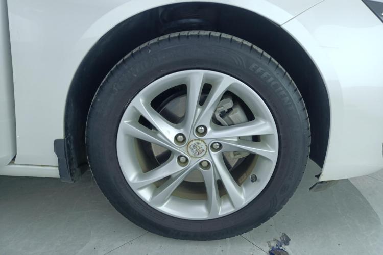 别克 君威 2024款 25T 超享版车身外观10