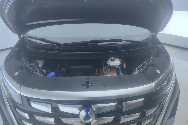 腾势D9 2024款 DM-i 1050 尊享型机舱底盘24