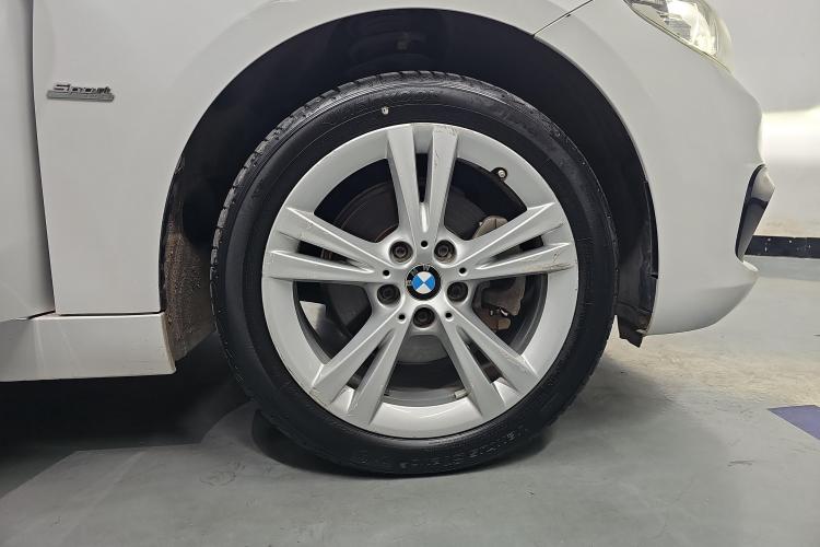 宝马1系 2018款 118i 设计套装型车身外观10