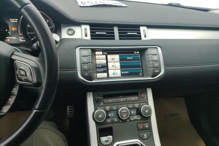 路虎 揽胜极光(进口) 2014款 2.0T 5门耀动版中控内饰16