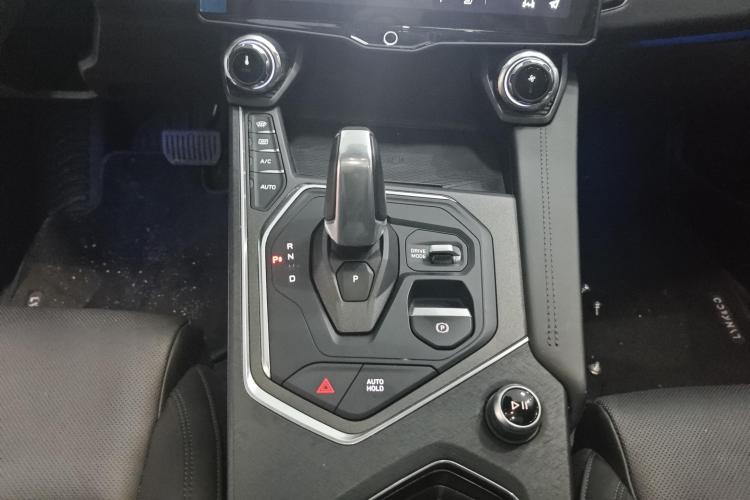 领克01 2021款 2.0TD 两驱型Pro中控内饰18