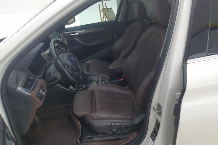 宝马X1 2019款 xDrive20Li 尊享型中控内饰19