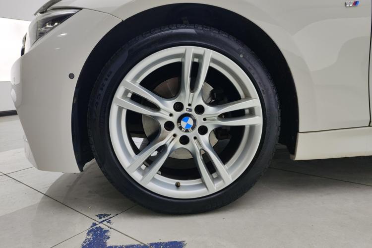 宝马3系 2017款 320i M运动型车身外观10