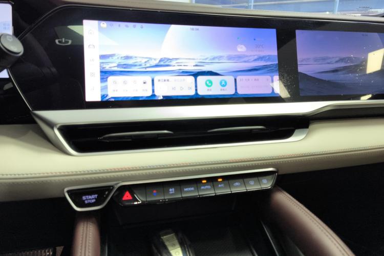 吉利汽车 星越L 2021款 2.0TD DCT EVO两驱尊贵型中控内饰16