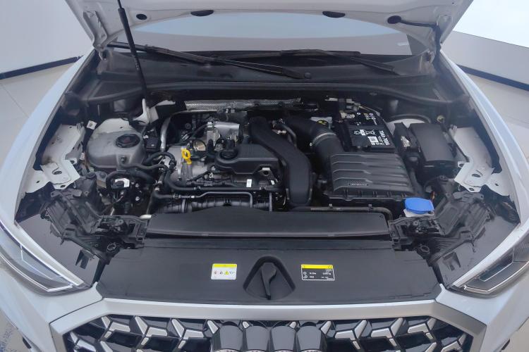 奥迪Q3 2024款 35 TFSI 时尚动感型机舱底盘24