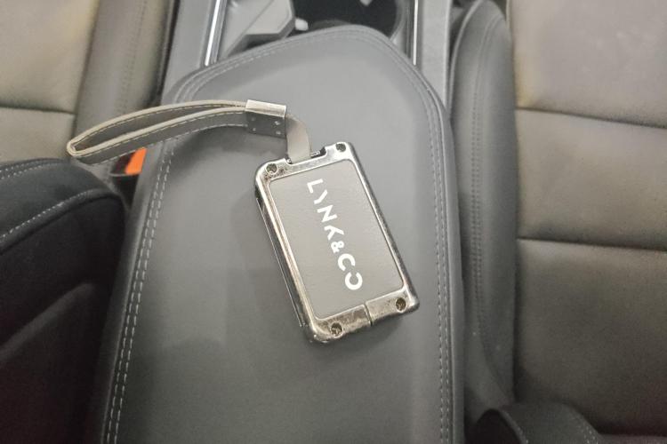 领克01 2021款 2.0TD 两驱型Pro中控内饰11