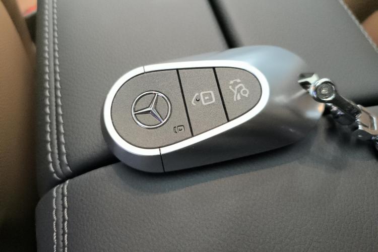 奔驰E级 2024款 E 300 L 时尚型中控内饰11