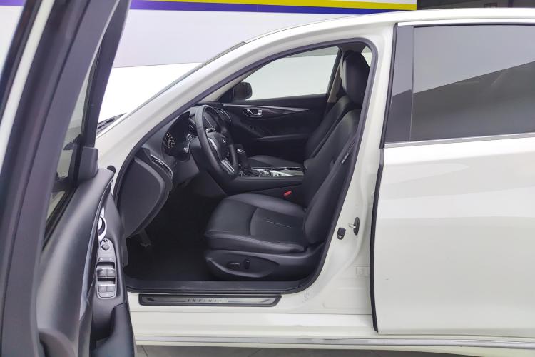 英菲尼迪Q50L 2022款 2.0T 舒适版中控内饰19