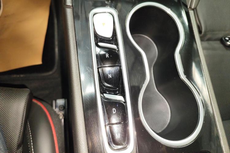 别克 君威 2020款 GS 28T 精英型中控内饰18