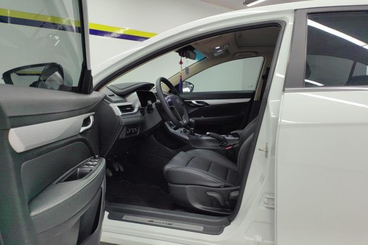 吉利汽车 帝豪 2018款 1.5L 手动向上互联版中控内饰19