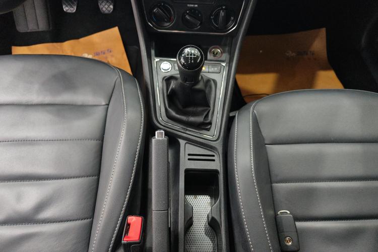 大众 朗逸 2017款 1.6L 手动舒适版中控内饰18