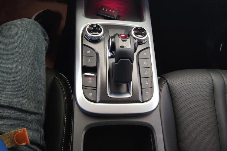 坦克300 2021款 越野版 2.0T 征服者中控内饰18