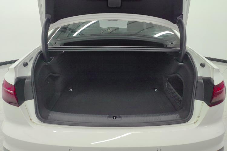 奥迪A4L 2020款 40 TFSI 时尚动感型机舱底盘23