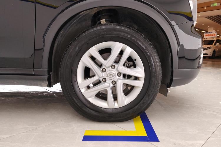 广汽传祺 传祺GS7 2017款 280T 两驱豪华型车身外观10