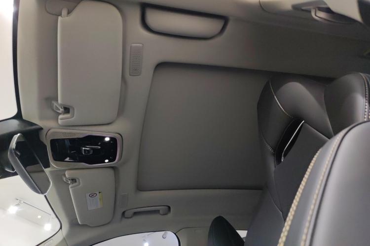 领克01 2023款 2.0TD 两驱型Pro中控内饰22