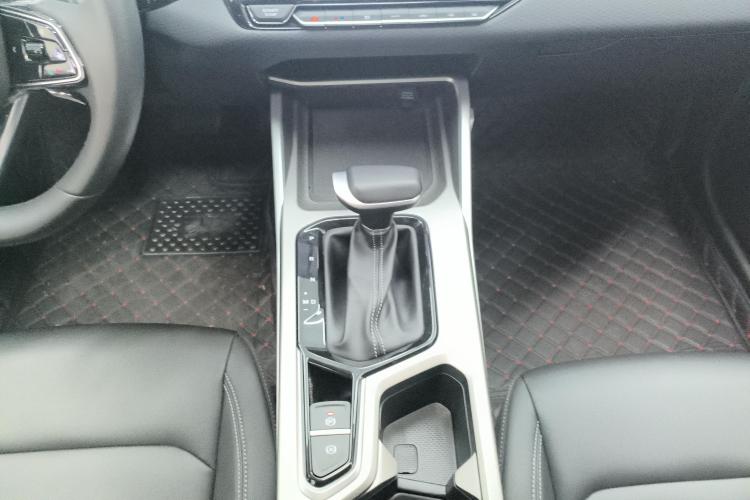 吉利汽车 帝豪 2025款 第4代 1.5L CVT龙腾版中控内饰18