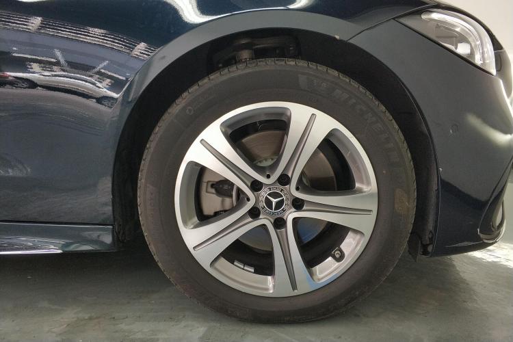 奔驰C级 2022款 改款 C 200 L 运动版车身外观10