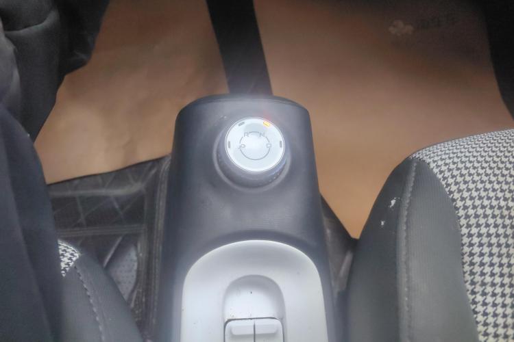 五菱汽车 宏光MINIEV 2024款 第三代 215km 进阶版中控内饰18