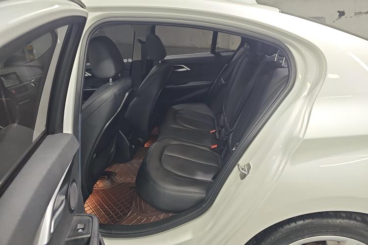 宝马1系 2018款 118i 设计套装型中控内饰21