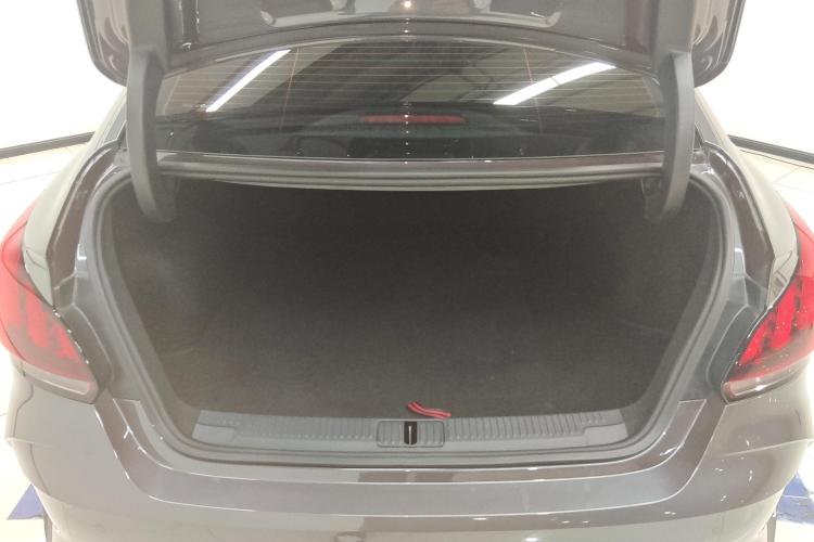 名爵 MG5 2023款 180DVVT CVT风尚版机舱底盘23